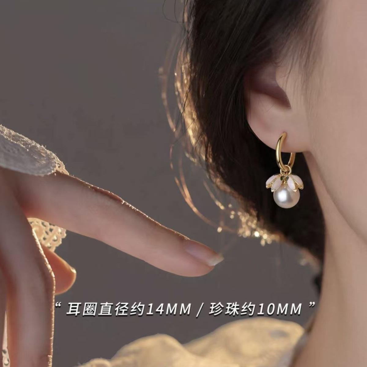 Female Light Luxury Niche Tulip Earrings 1 pair of earrings