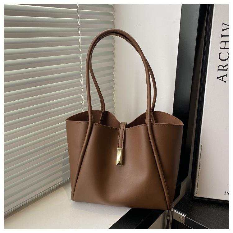 2026 New Early Spring Fashi Simple Retro Casual Large Capacity Commuter Underarm Tote Shoulder Bag Women Handbags
