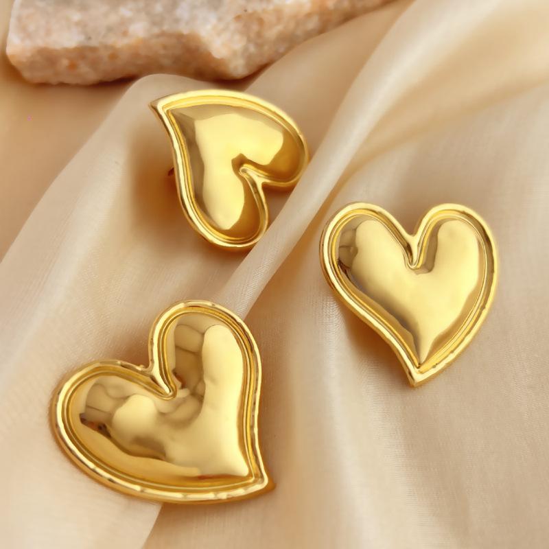 

Retro Heart-Shaped Gold Stainless Steel Earrings: Exaggerated Light Luxury Style