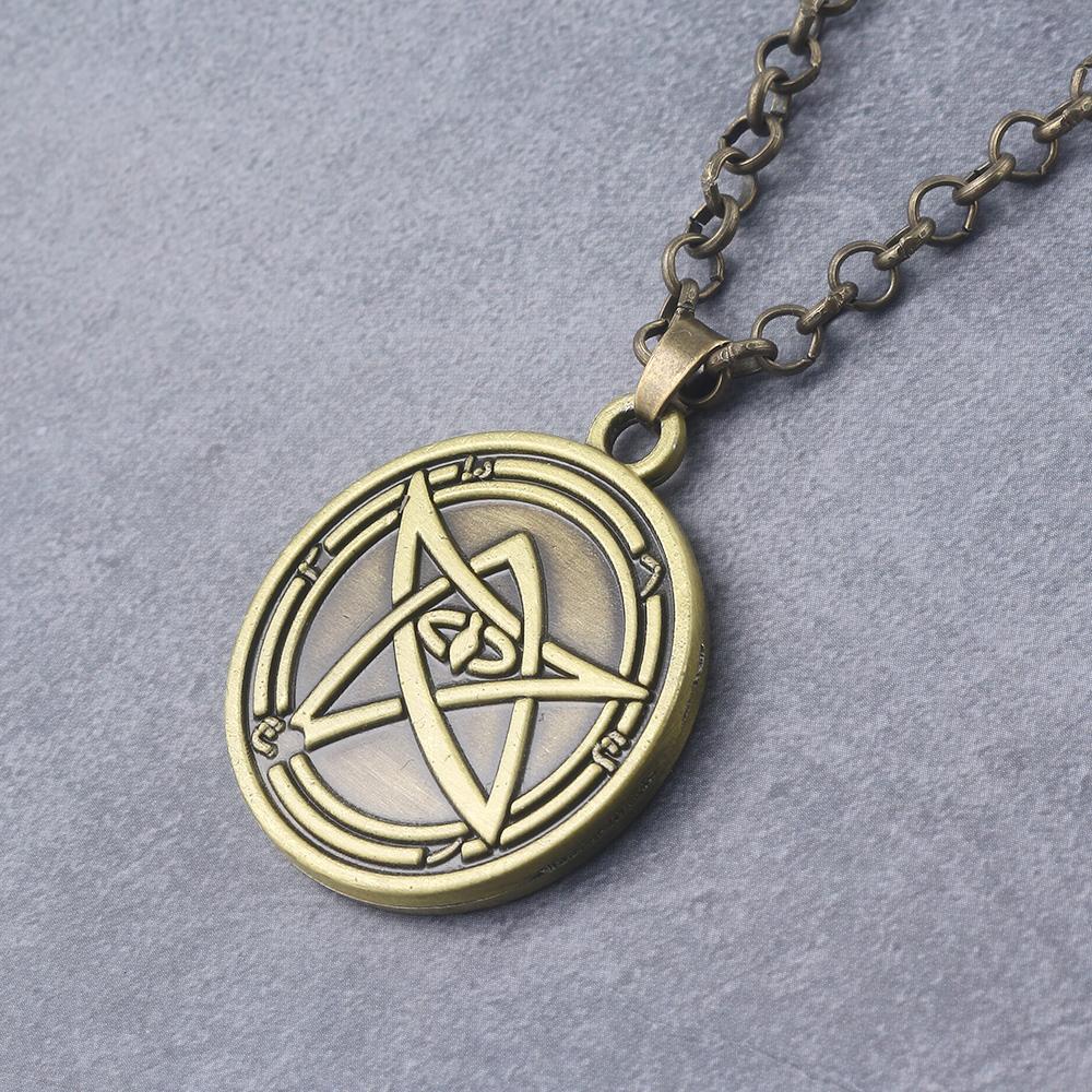 Fantasy Cthulhu Myth Metall Nyckelring Necronomicon Hänge Magisk Cirkel Nyckelring Anime Cosplay Smycken Gåva
