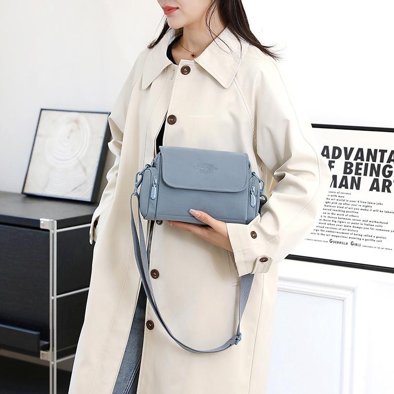 Women's Lightweight and Versatile Niche Design Messenger Bag Spring and Summer Simple Outdoor New