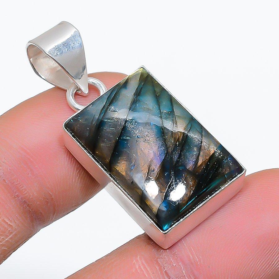 

Labradorite Gemstone Handmade 925 Sterling Silver Jewelry Pendant 1.42 SU-9975