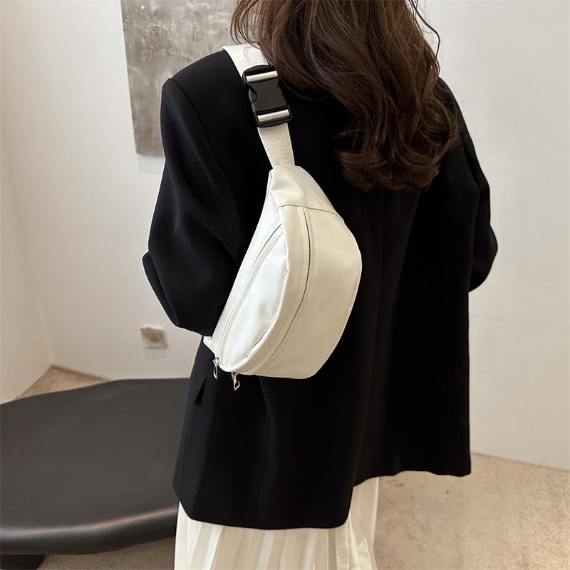 Niche Fanny Pack Casual Simple Shoulder Bag 2025 Winter New Simple Fashion Messenger Breast Bag Trendy Sports Bag