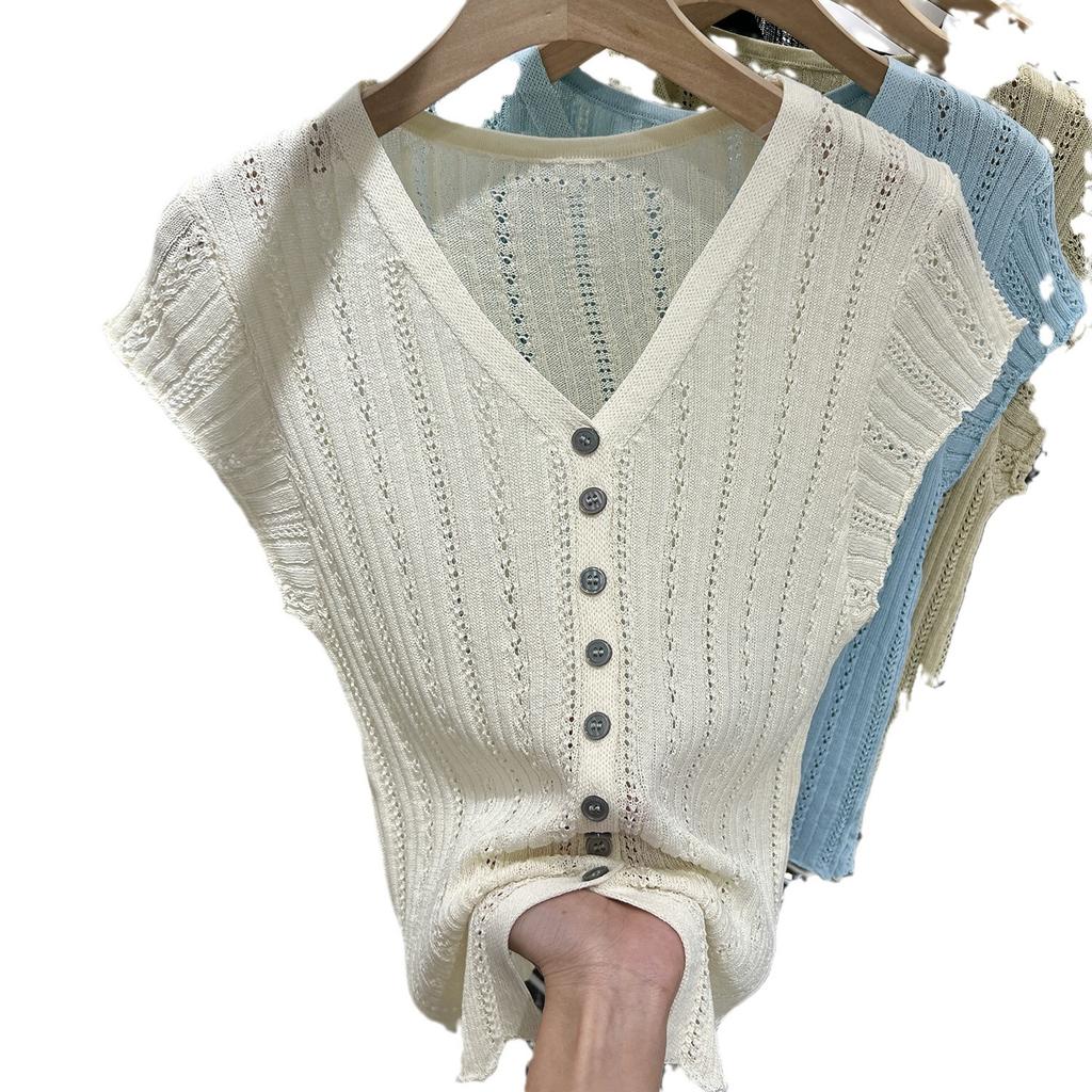 A Stylish V-neck, Hollowed-out Short-sleeved T-shirt for Women, A New Summer Thin Knitted Top That Is Slimming and Flattering