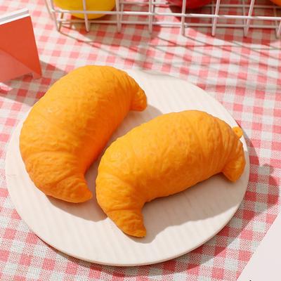 Juguete de Peluche Simulación de Croissant TPR Alivio del Estrés Forma de Pan Juguete Sensorial Descompresión Comida Simulada Fidget Pelota Antiestrés