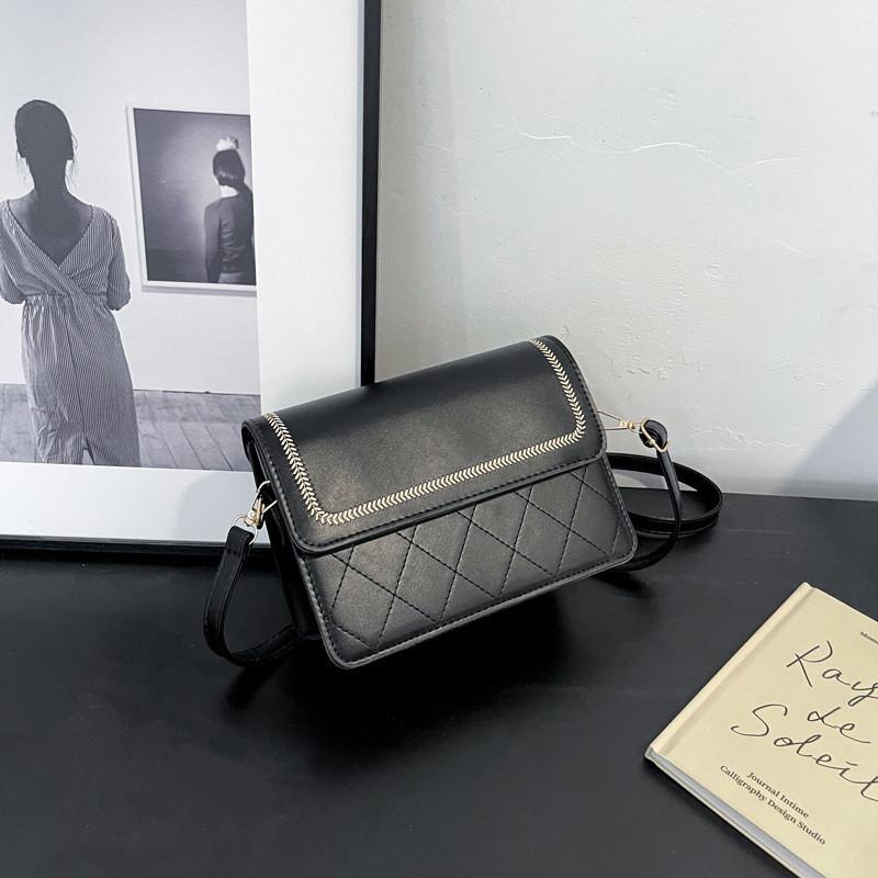 

Fashionable Minimalist Trendy Small Square Bag Women 2024 Summer New Embossed Temperament Single Shoulder Bag Street Style чёрный