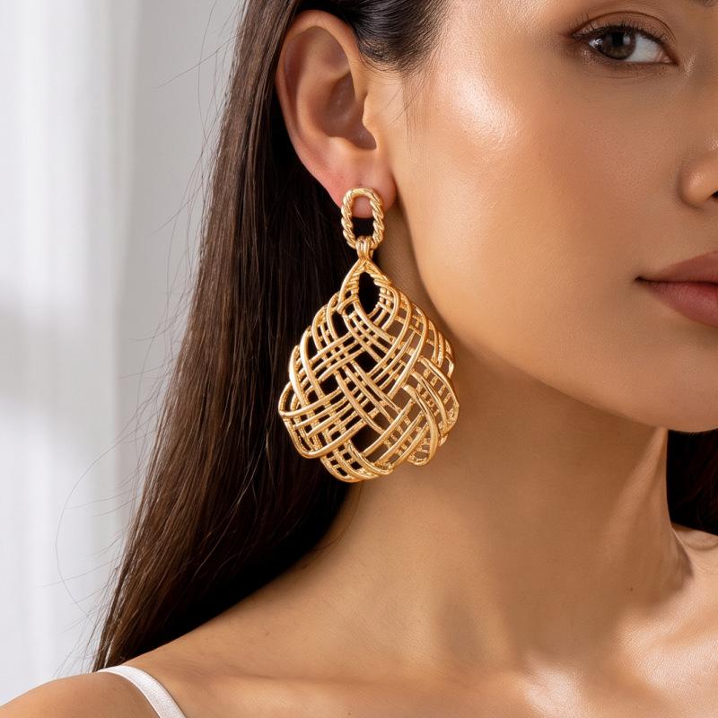Gold-plated jewelry hollow woven pattern bag earrings women's niche design geometric round ring earrings fashion temperament earrings
