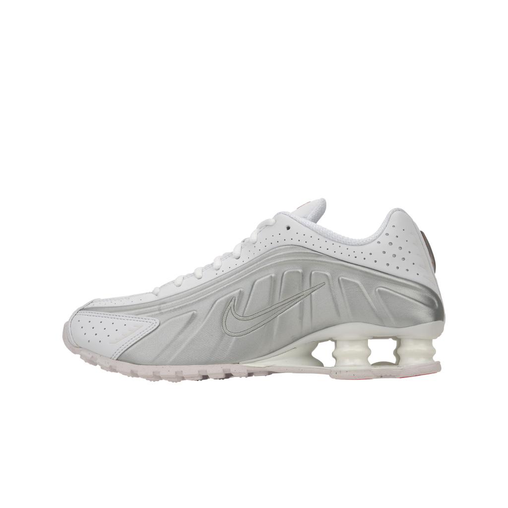 Nike Shox R4 Białe Metaliczne Damskie Sneakersy Metaliczno-Srebrne Max-Pomarańczowe AR3565-101