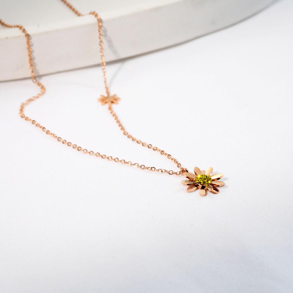 Simple Personality, Niche Small Daisy Flower Titanium Steel Necklace Jewelry, Daily Commuting Versatile And Does Not Fade
