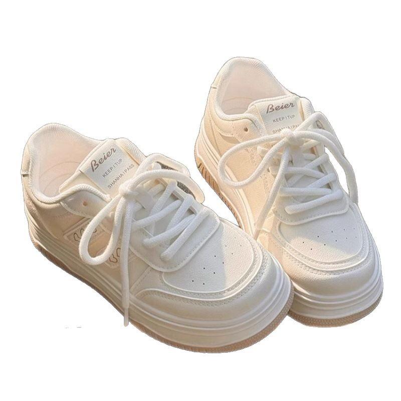 Yueyu vielseitige kleine weiße Schuhe Damen 2025 neuer Frühling nicht müde Füße Mädchen Board Schuhe Nische beliebte Plateau Sportschuhe