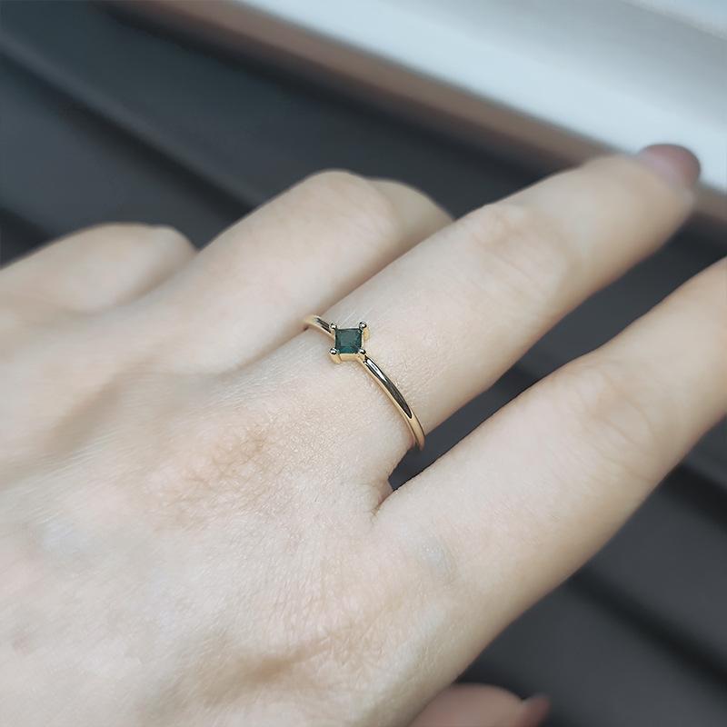 Simple Imitation Emerald Square Ring, Female Personality Small Fresh Small Sugar Cube Gold-Plated Yellow Stone Size Diamond Ring