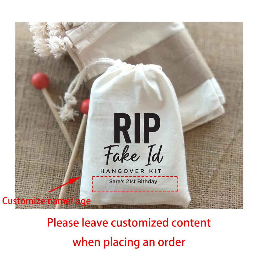 

Персонализированный набор от похмелья для вечеринки в честь 21-го дня рождения «Покойся с миром, поддельное удостоверение личности», 21 год, набор для выживания после дня рождения, пакет для подарков на девичник 4pcs 13X18cm