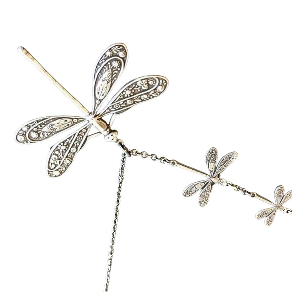 Artistic Dragonfly Pendant Necklace Elegant Collarbone Chain Dragonfly Neck Jewelry Suitable for Fashion Enthusiasts