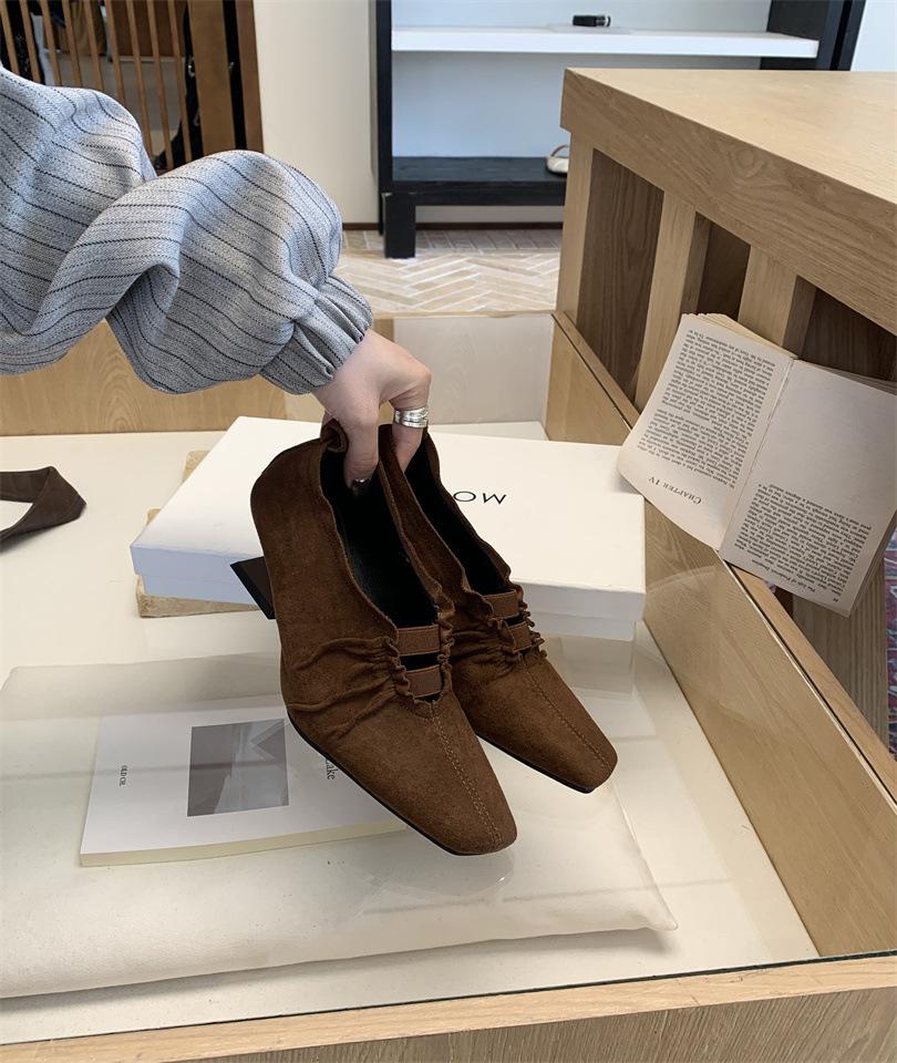 

~ Retro style square head pleated flat-soled single shoes women s 2025 autumn new versatile shallow mouth Mary Jane shoes 39 коричневий