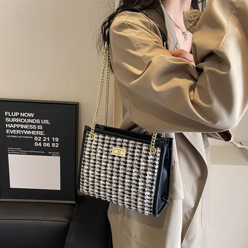 Single Shoulder Large Bag Women's New Versatile Messenger Bag Chain Large Capacity Fashion Tote Bag