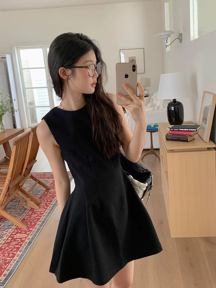

High-end daughter wind waist dress female Hepburn style celebrity bottom sleeveless vest skirt a word small black dress short S