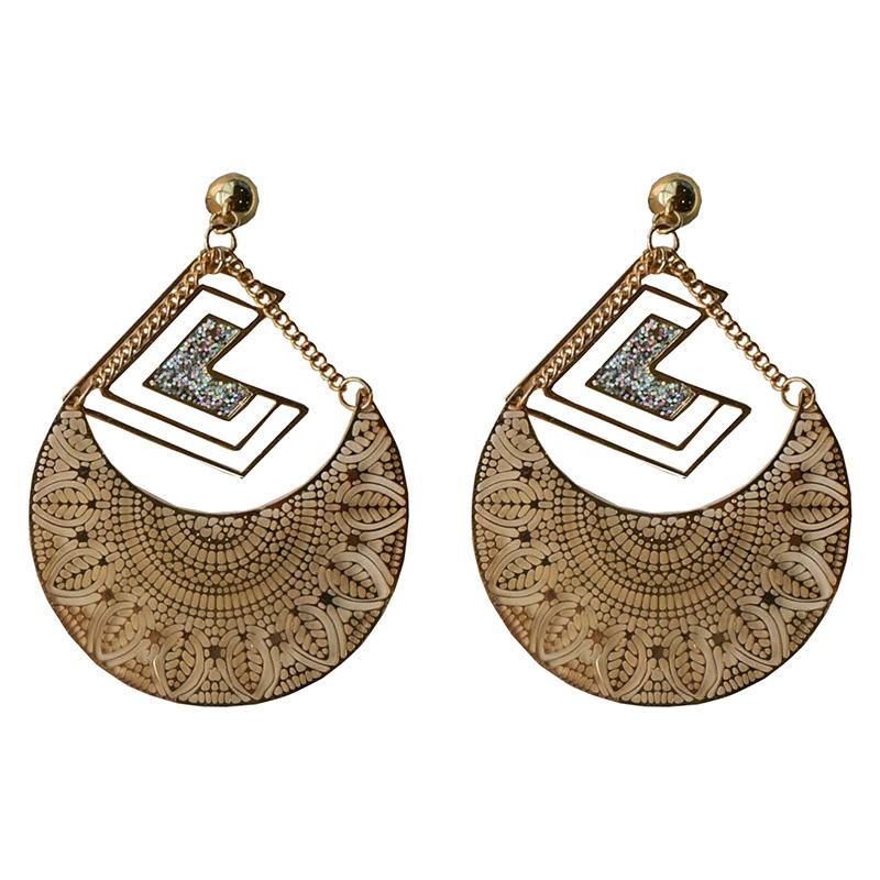 

European and American Court Retro Hollowed Out Love Fashion Atmosphere Showing Face Thin Long Earrings Ear Jewelry золотий
