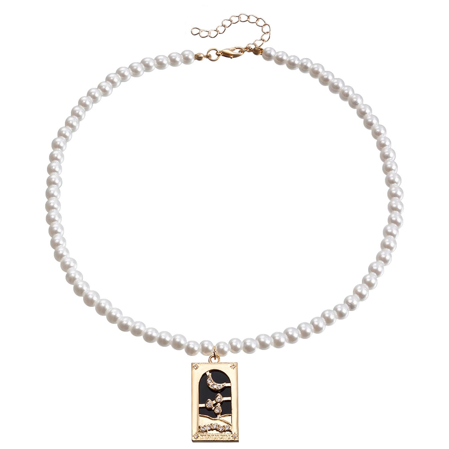 

European and American ins fashionable and beautiful highlight imitation pearl necklace, alloy diamond-encrusted rectangular tarot pendant sweater