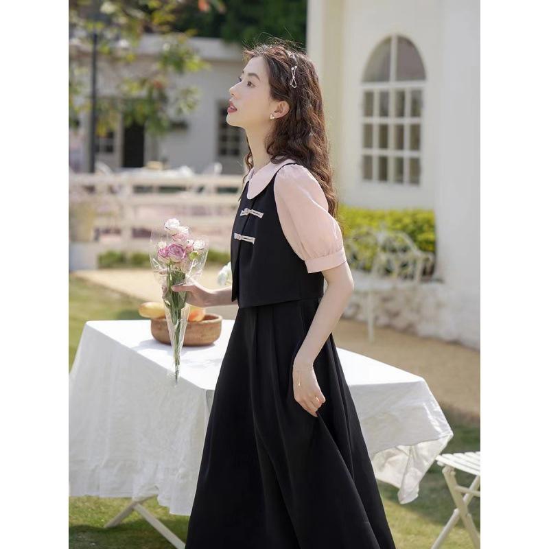 

Женское летнее платье миди с воротником-стойкой, короткими рукавами и контрастной строчкой 2024 года S чёрный