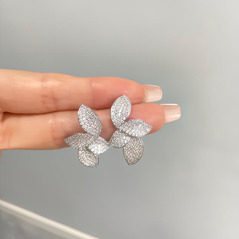 "Korean Micro-Diamond Leaf Earrings: Luxurious, Trendy, Niche Design (2023)"
