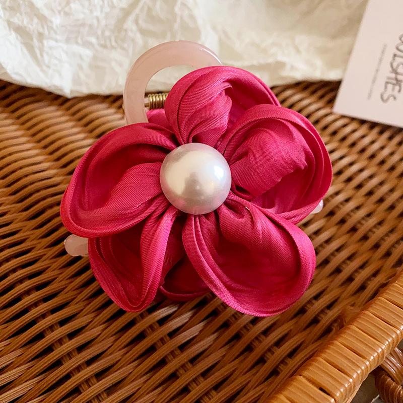 

1pc French pearl fabric flower hair clip, super fairy fashion and versatile grab clip, retro niche high-end hair accessories