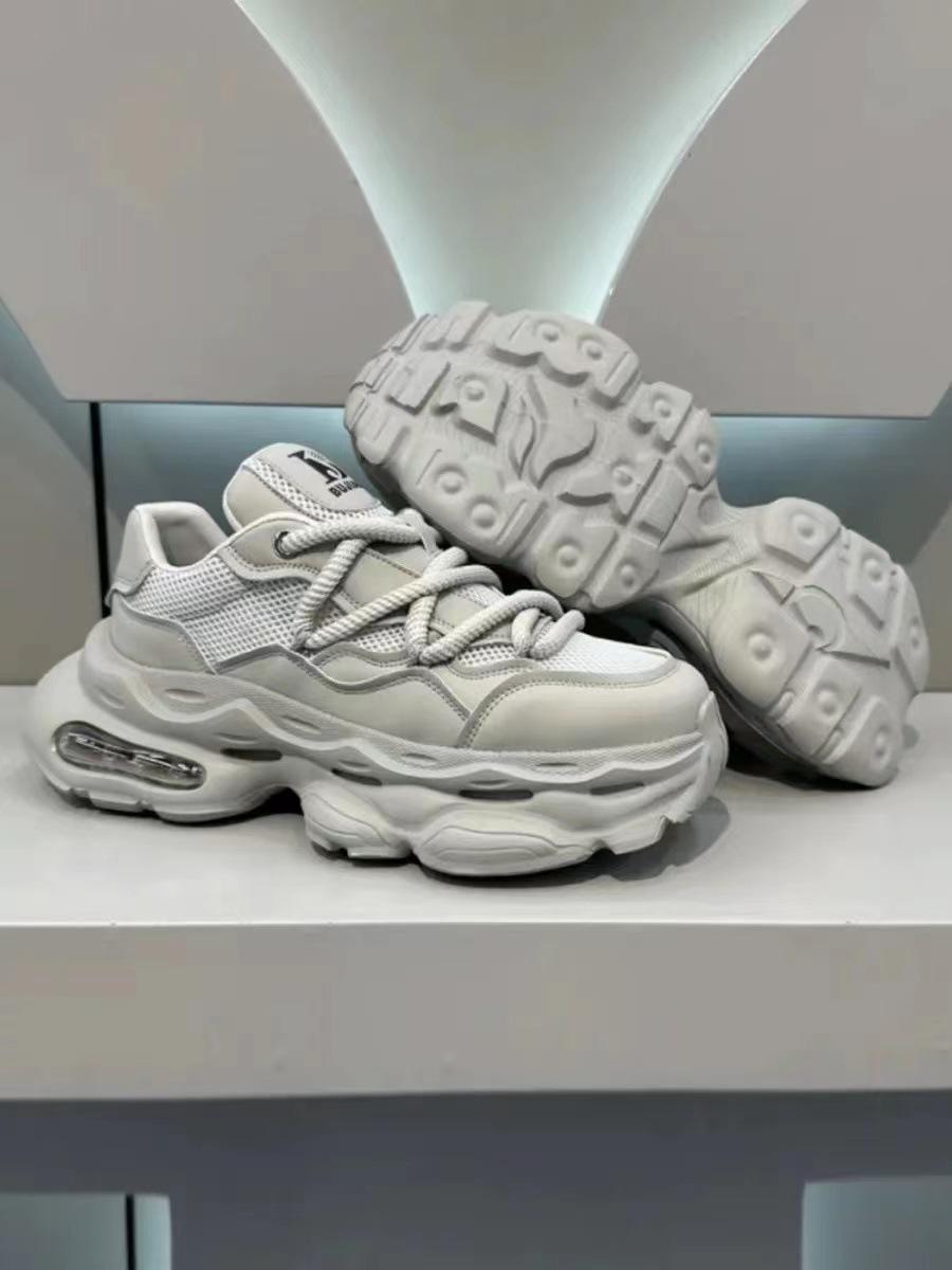 

Чоловіче взуття літо нове дихаюче дезодорант повітряна подушка амортизація повсякденне взуття учні середньої школи біг спорт платформа тато модне взуття 44 сірий колір