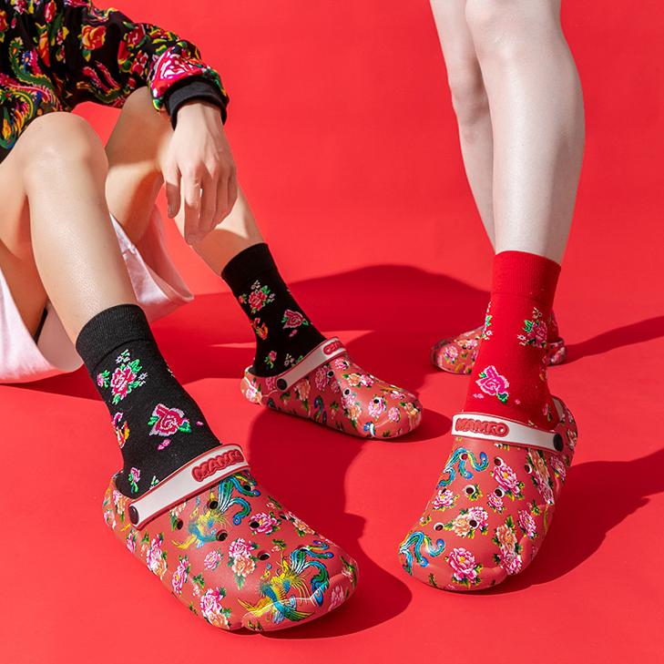 Red Hole Shoes for Women Beach Garden Shoes Outdoor Toe Caps Casual Sandals for Men