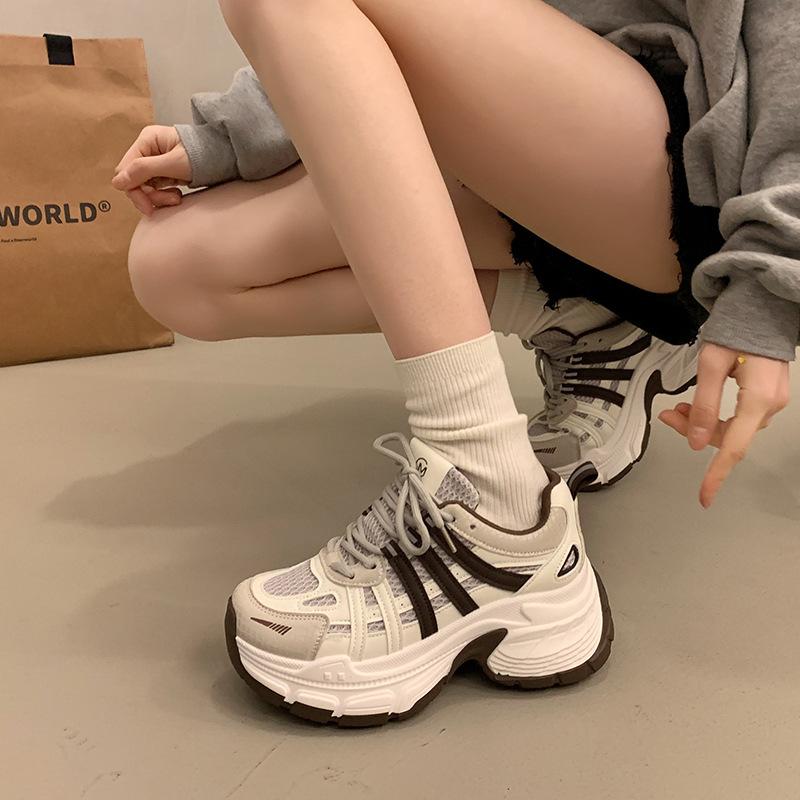 Burgundy retro showing feet small platform dad shoes women's 2025 new autumn lightweight height increase casual sports shoes