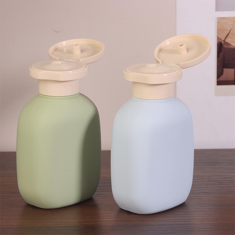 2/4Pc 100ml Refillable Squeeze Bottles with Flip Cap for Travel Reusable Plastic Containers for Lotion Shampoo and Conditioner