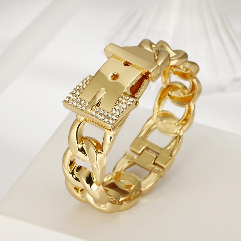 Diamond-Set Bracelet: European & American Style, High-End Light Luxury, Gold-Plated, Women's Costume Jewelry.