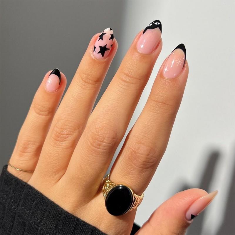 

Hot Selling Black Star Wearing Nail Plates In Europe America Finished Short Almond French Border Art