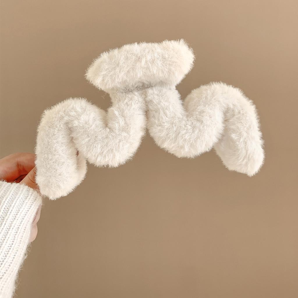 Oversized Plush Hair Clip Women Autumn Winter Wavy Hair Shark Clip Elegant Hair Accessories
