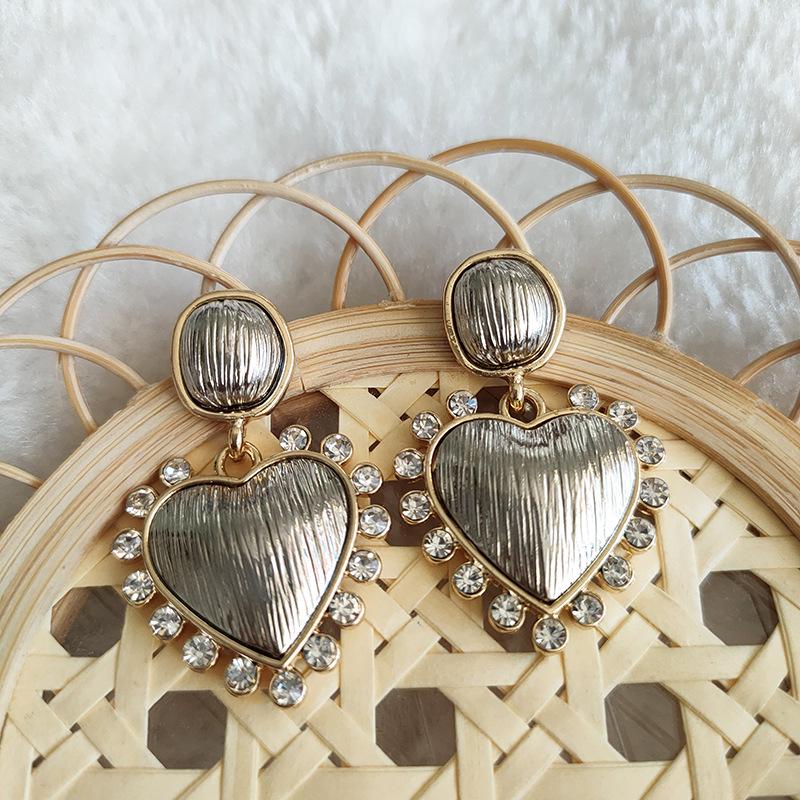 Korean Retro Heart Earrings with Inlaid Diamonds, Peach Heart Design, Silver Needle.