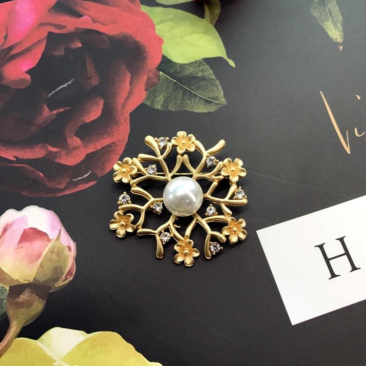 Fashion temperament dumb gold brooch corsage women's suit jacket sweater coat pin crystal high-end accessories