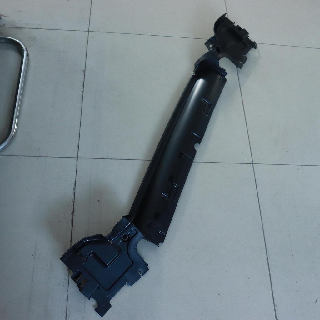 BMW G12 Windshield Wiper Frame Cover (Part No. 51747359797)