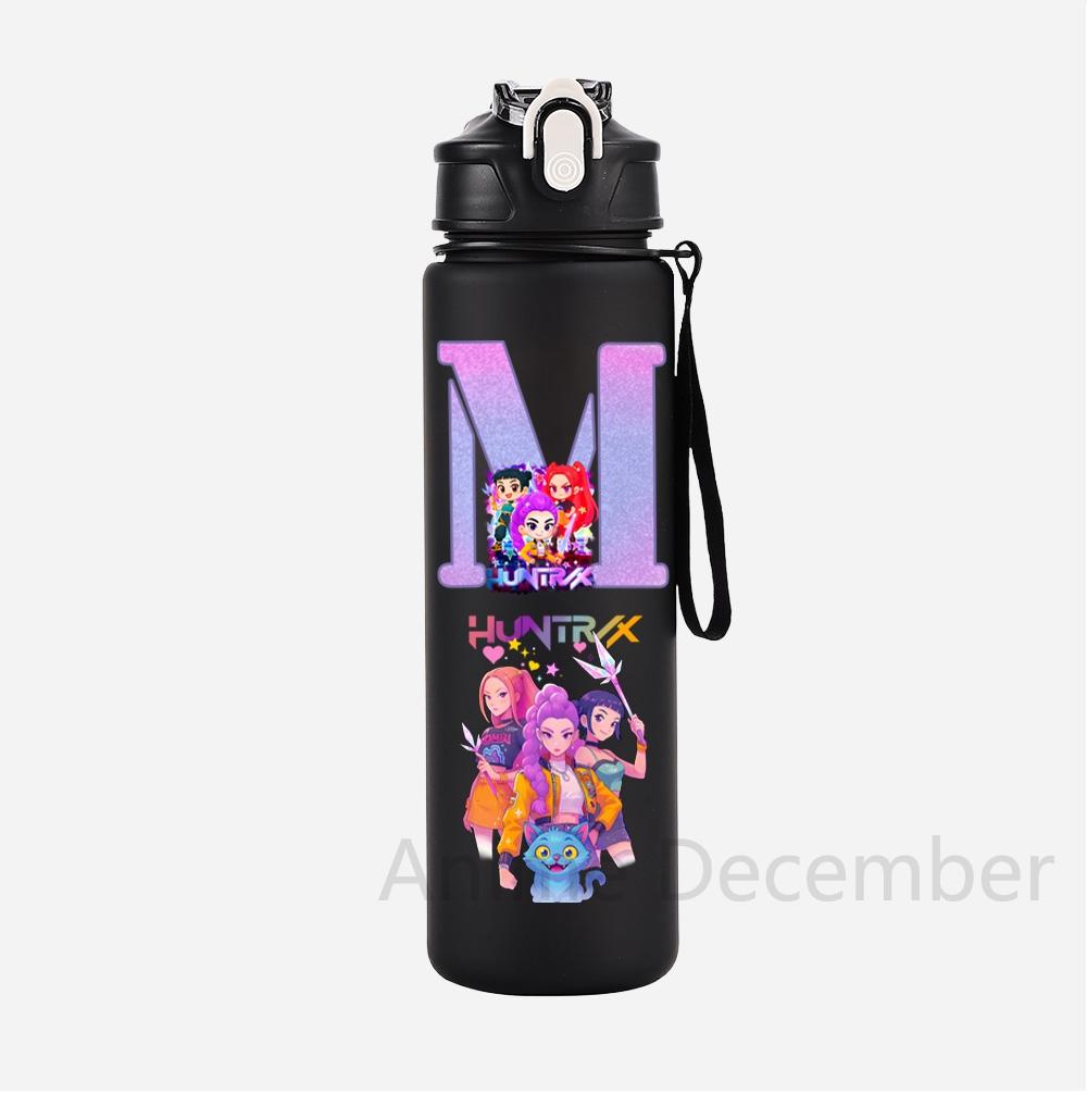 

Аніме K-Pop Мисливці на демонів A-Z Надруковані англійськими літерами Чорна чашка для води Мисливці на демонів Велика місткість Вулична портативна пляшка для пиття для хлопчика дівчинки подарунок