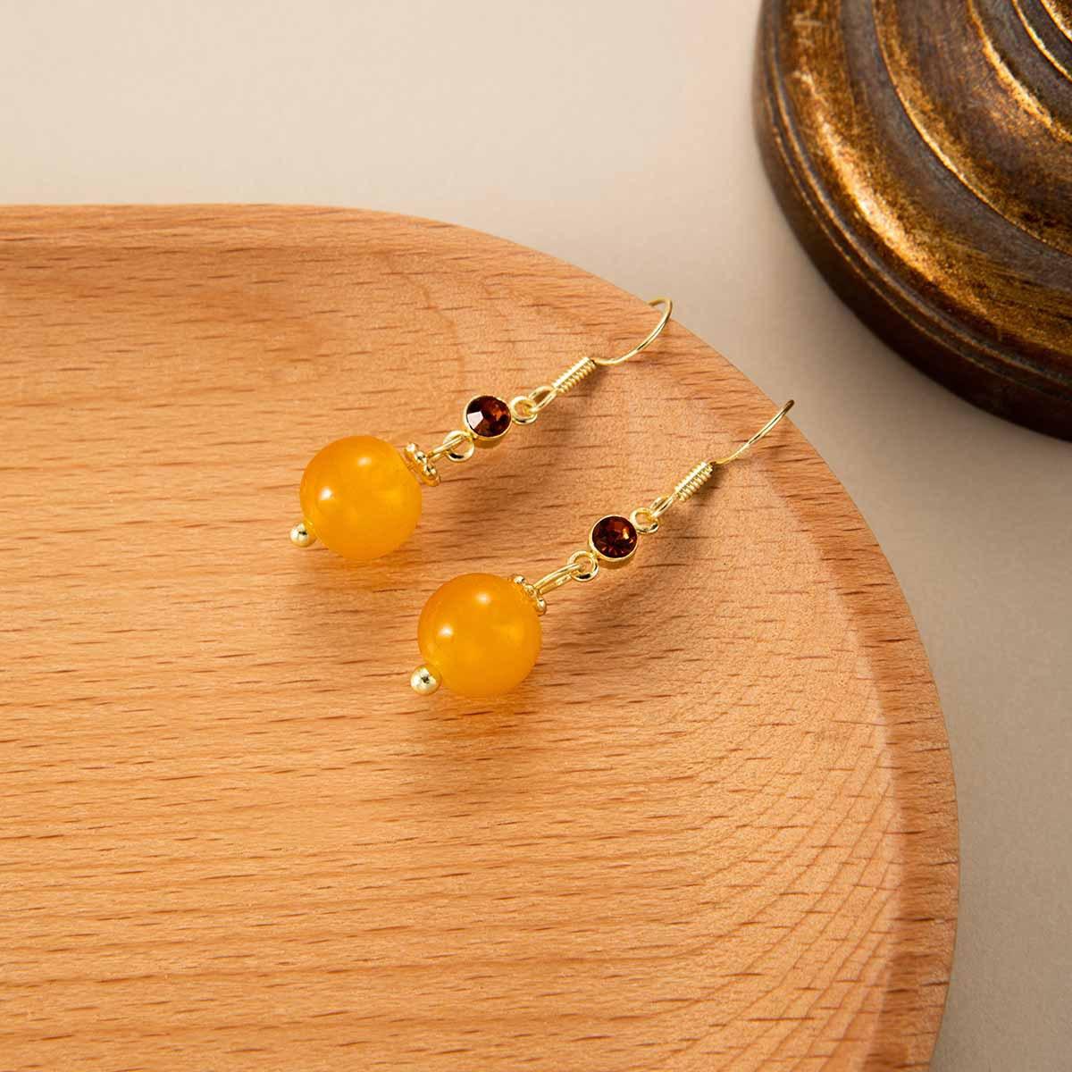 

Retro Diamond-Set Orange Beaded Earrings, High-End Light Luxury, Niche Earrings, Antique Temperament And Fashionable Earrings.