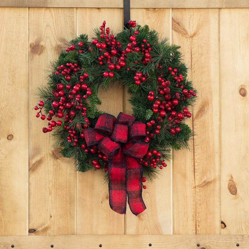 Red Berry Christmas Door Wreath: Holiday Wall Decoration