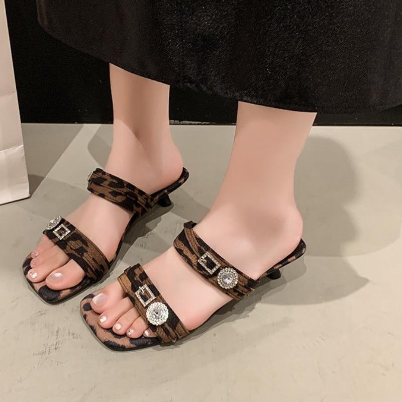 Small Lock Buckle Flip Slippers Women Summer New Versatile Square Toe Open Toe Metal Buckle Middle Heel Cool Mopping