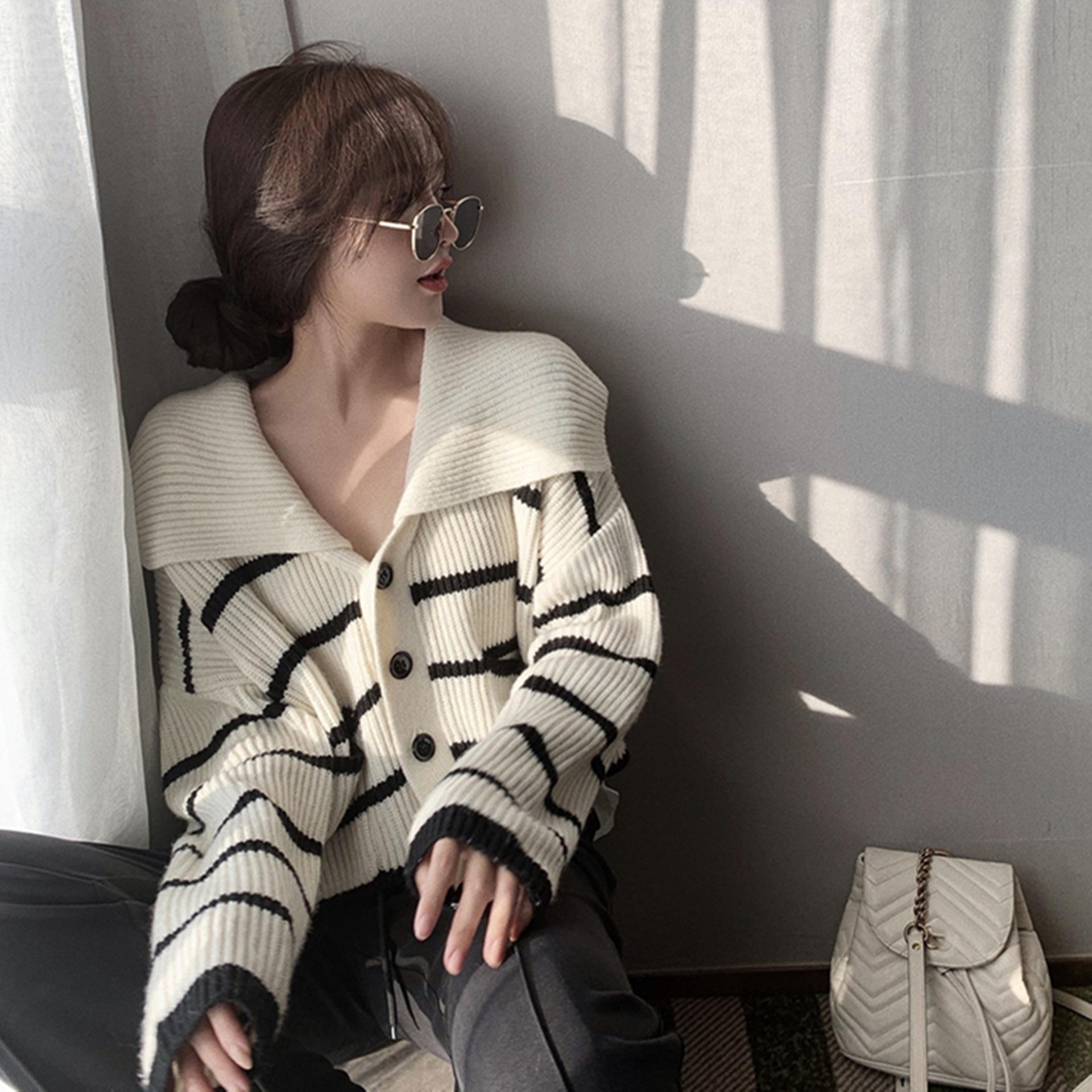 Gentle wind striped knitted cardigan women s autumn 2025 new French loose outer wear lapel sweater versatile one size fits all