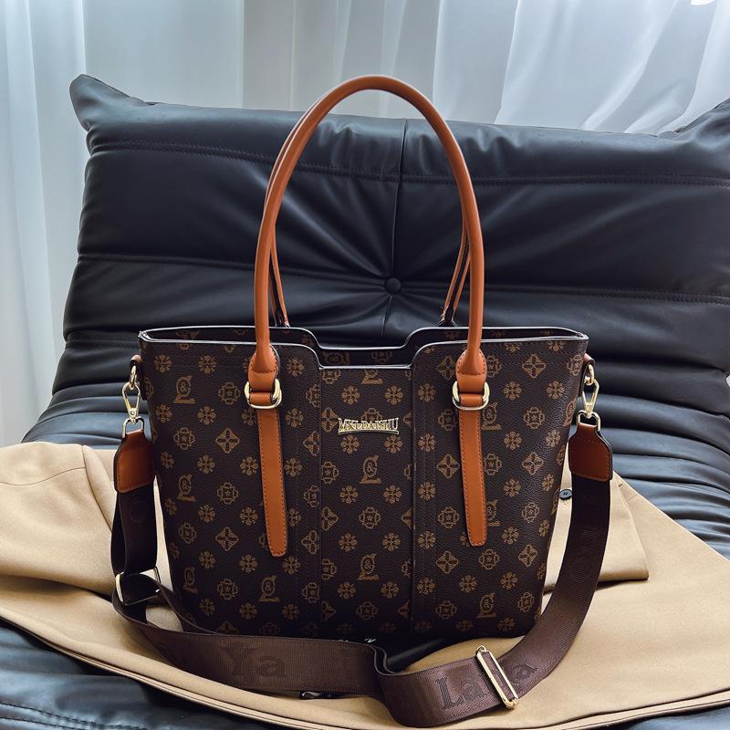 Women's bag 2025 fashion versatile light luxury niche high-end sense large capacity shoulder bag crossbody bag