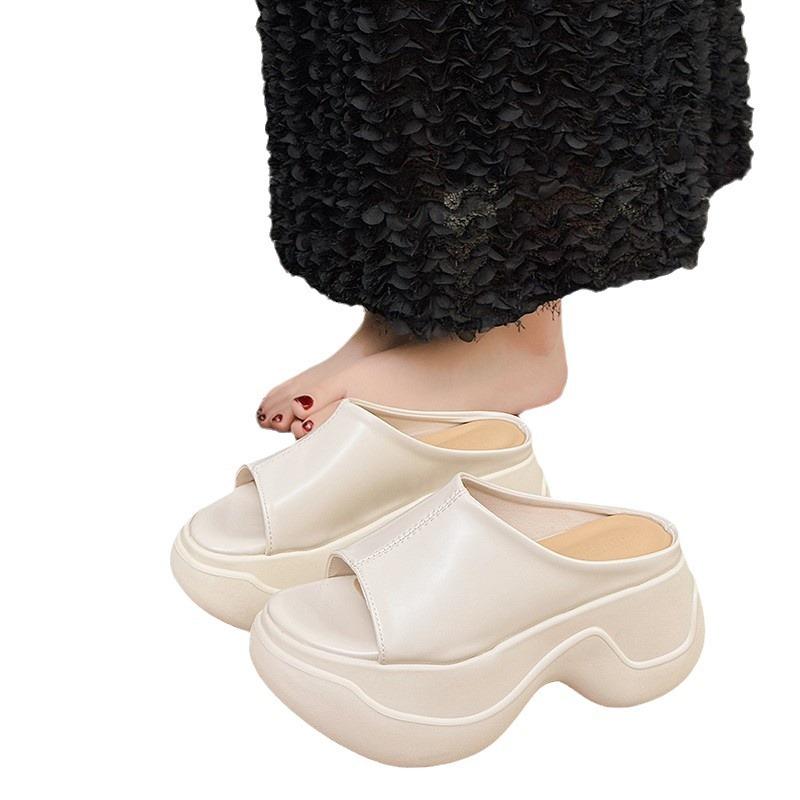 Muffin thick-bottomed cool slippers for women's summer wear new niche small person height beach one-word drag