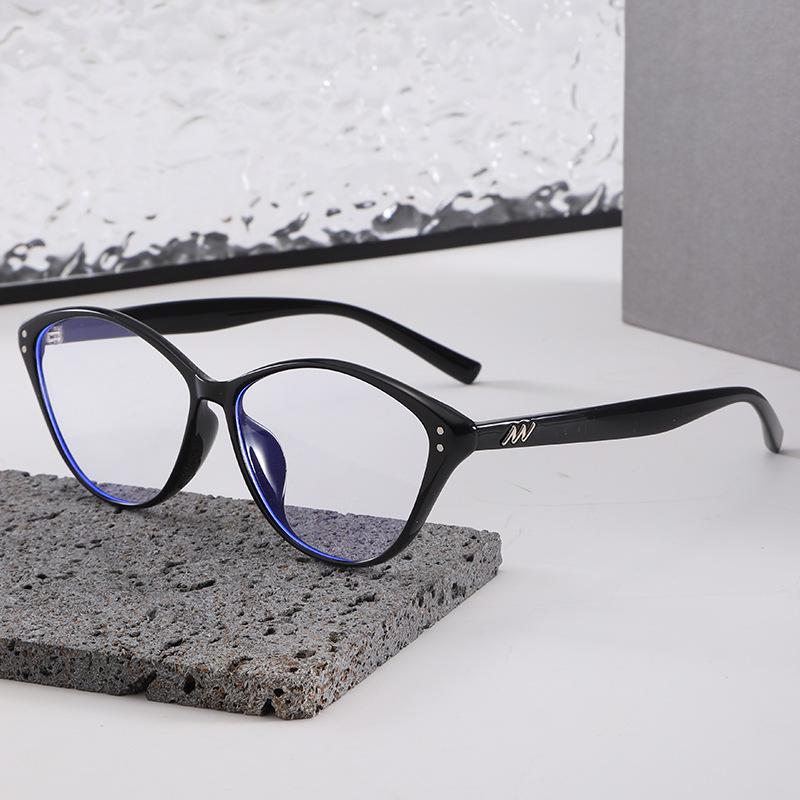 TR Ultralight 2025 Cat-Eye Glasses: Fashionable Women's Eyewear with Anti-Blue Light, Myopia-Friendly, Ideal for Bare Face.
