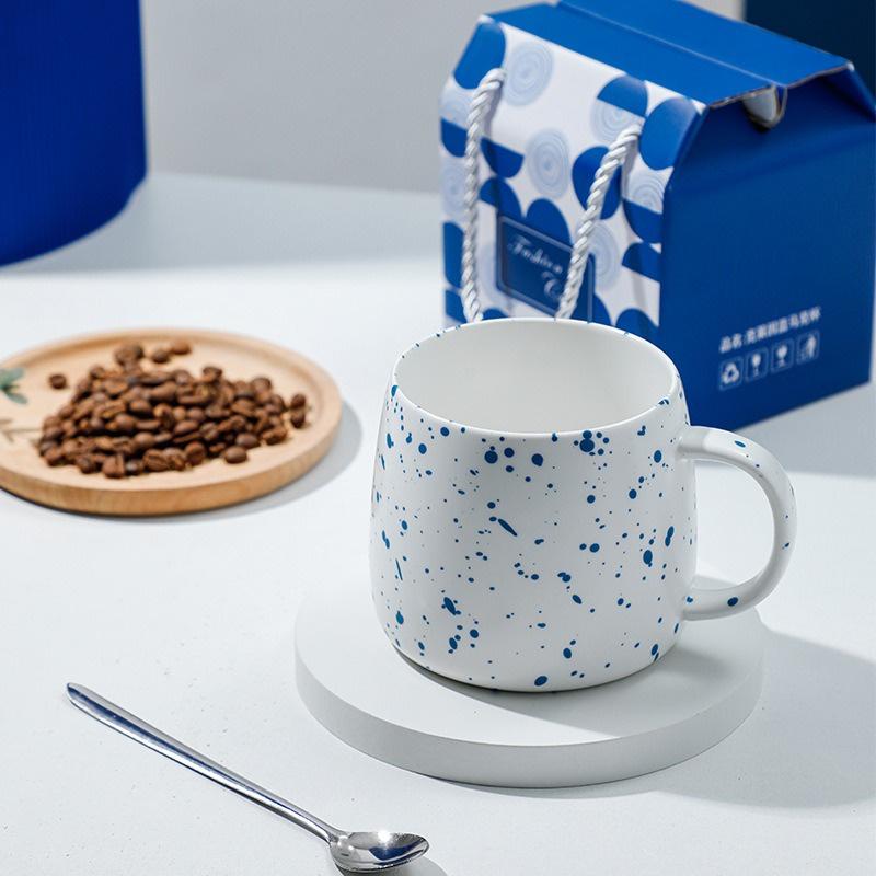 500ml Modrý keramický hrnek Dárkové balení Šálek na kávu Kreativní design Stříkající inkoust Snídaňový hrnek na ovesnou kaši Festivalový dárek Porcelánový hrnek