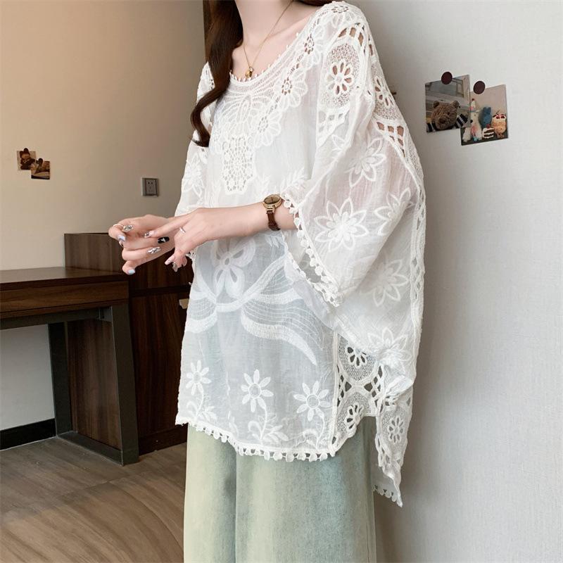 Summer Women's Loose Casual White Lace Blouse with Floral Patterns O-Neck Hook Flower Hollow Out Short Sleeved Lace Top