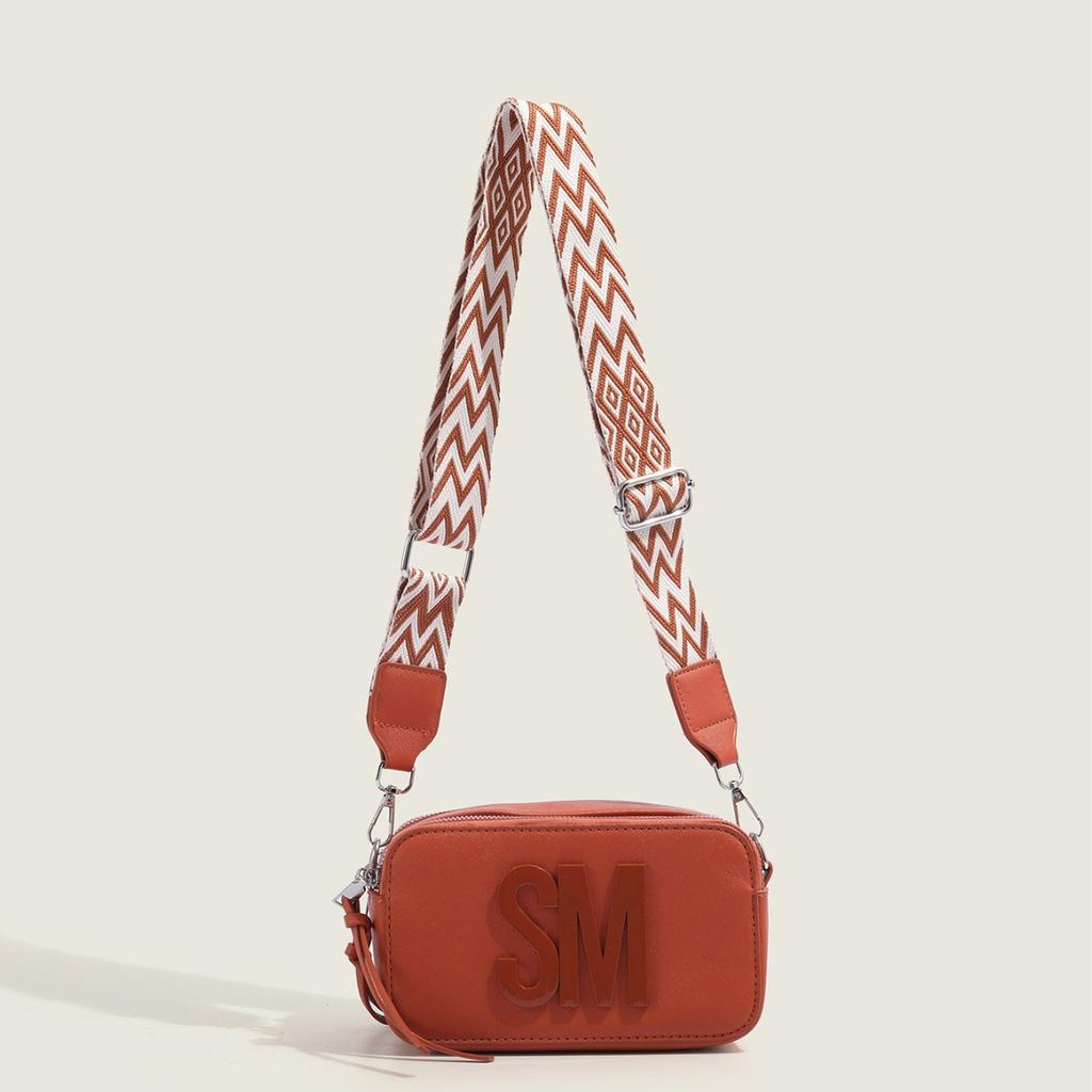 Textured Camera Bag Designed for Women Trendy Style Shoulder Bag Wide Shoulder Strap Crossbody Bag Letter Casual Small Size Square Bag Trendy