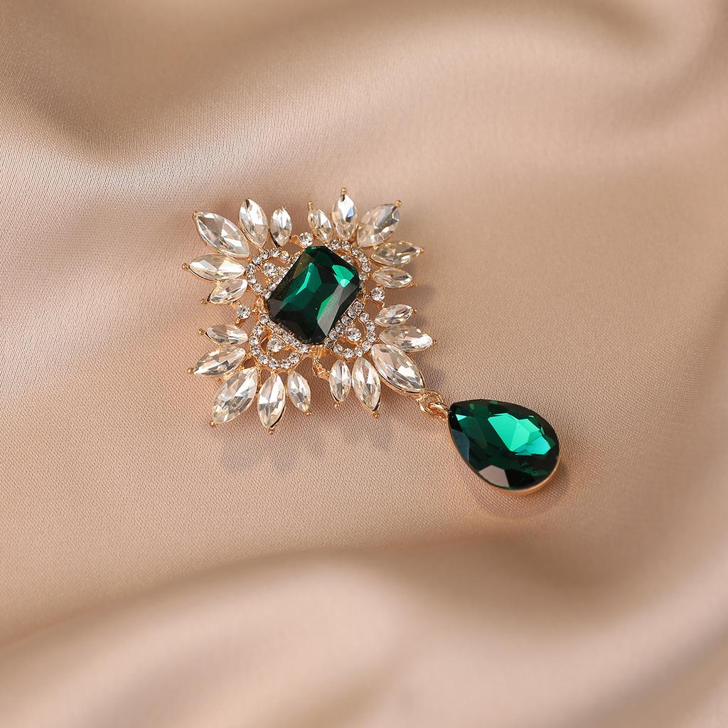 Court Jewel Brooch Female Emerald Crystal Square Corsage Suit Clothing Emerald Set with Diamonds
