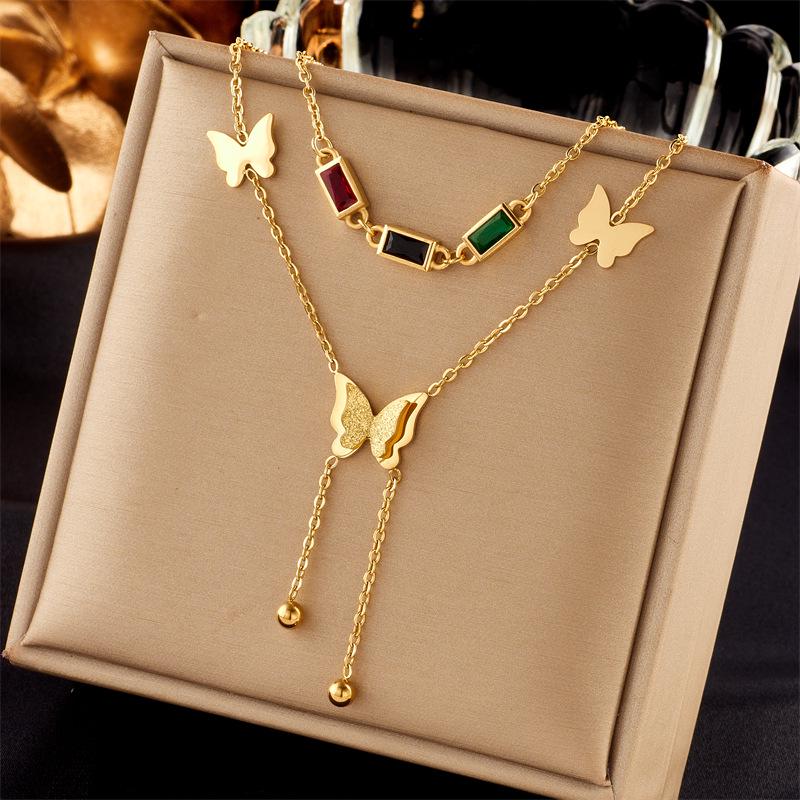 Retro Gold-Plated Double-Layer Butterfly and Pearl Pendant Necklace