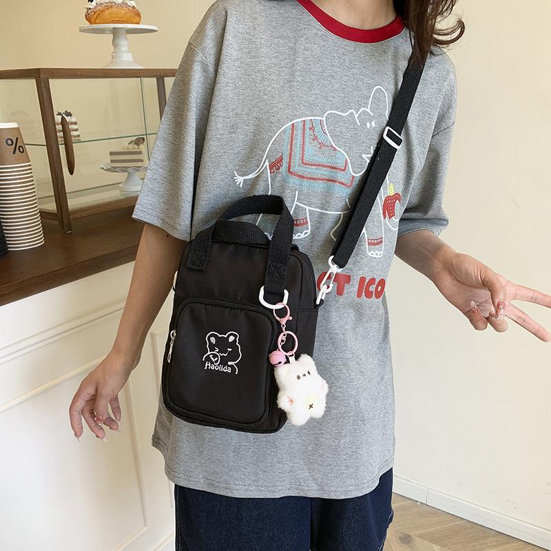 High-value cute cartoon bear messenger bag, versatile for teenagers and girls, small square bag for going out to work, commuting mobile phone bag