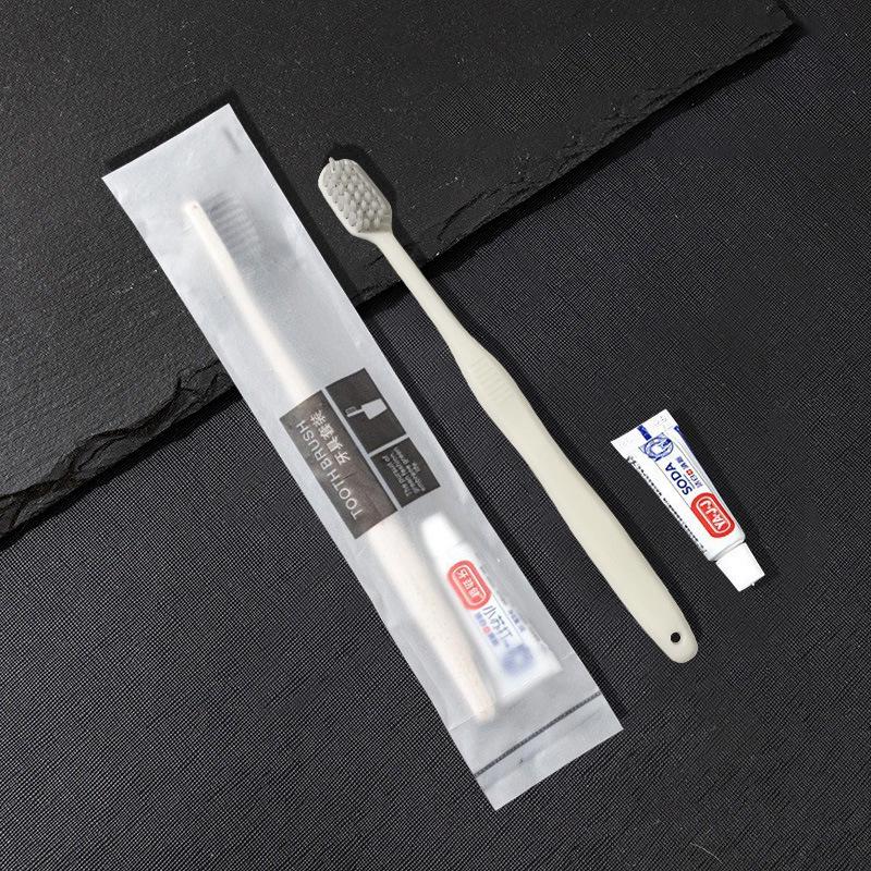 "Special Hotel Toiletries Set: Comb, Disposable Toothbrush with Toothpaste, Soft Bristles, Ideal for Homestays"